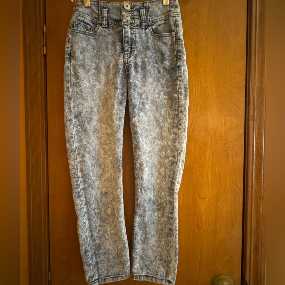 No Boundaries Gray Straight Leg Jeans